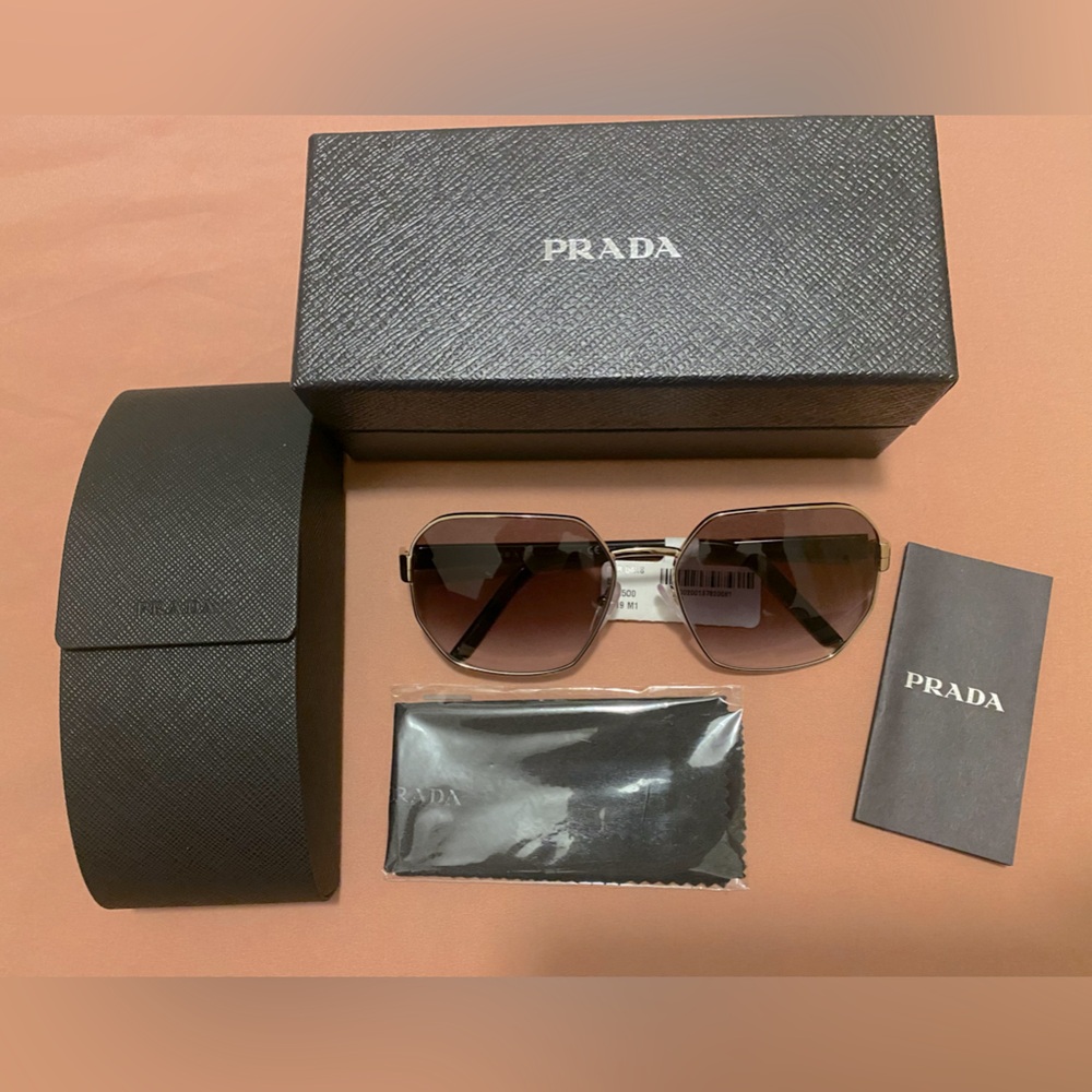 NWT - PRADA SUNGLASSES (PR43XS)